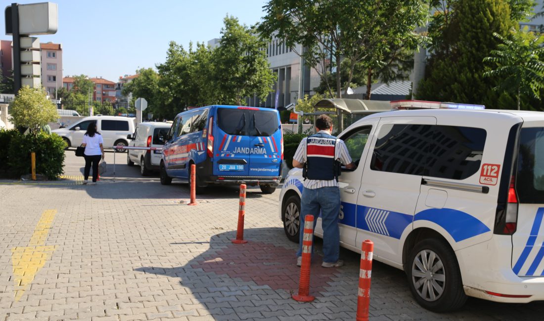 Denizli’de jandarma ekiplerinin gerçekleştirdiği şok operasyonda, aralarında Denizli Baro Başkanı