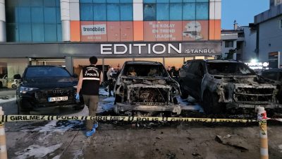 İstanbul Bakırköy’de sabaha karşı meydana gelen ve lüks otomobilleri adeta