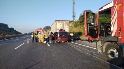 Kuzey Marmara Otoyolu Çekmeköy geçişinde meydana gelen feci kaza tüm