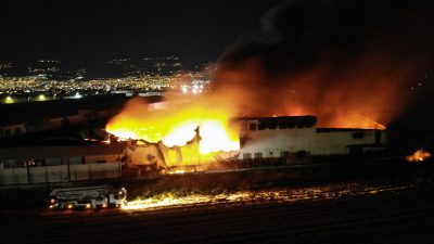 Kahramanmaraş’ta Kipaş Holding’e ait tekstil fabrikasında çıkan yangın büyük paniğe