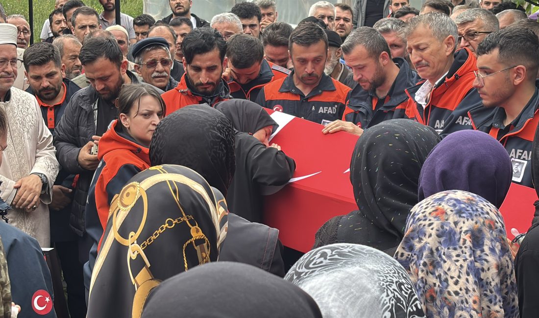 Rize’nin Çamlıhemşin ilçesinde arama kurtarma faaliyeti sırasında botun devrilmesi sonucu