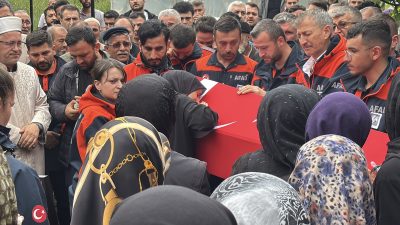 Rize’nin Çamlıhemşin ilçesinde arama kurtarma faaliyeti sırasında botun devrilmesi sonucu