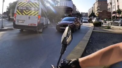 Eskişehir’de akan trafikte dehşet dolu anlar kask kamerasına saniye saniye