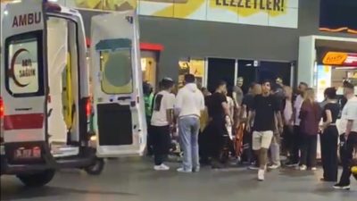 İstanbul Eyüpsultan’da gece yarısı bir akaryakıt istasyonunda duran motosikletli gruba