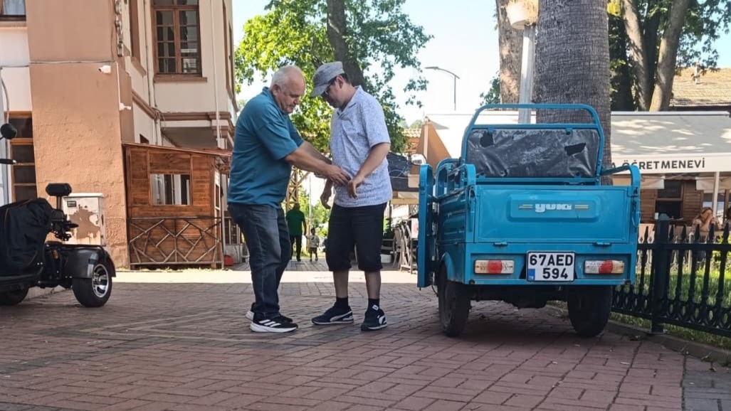 Zonguldak’ın Çaycuma ilçesinde yaşayan 50 yaşındaki Ayhan Kuru, doğuştan serebral