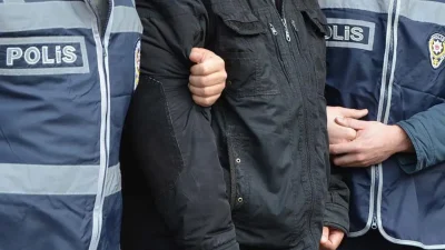 Ankara’da polis ekiplerinin düzenlediği eş zamanlı operasyonla, deprem hasarlı, çalıntı