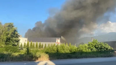 Kocaeli’nin Kartepe ilçesinde makine parçası üretimi yapılan fabrikada çıkan yangın