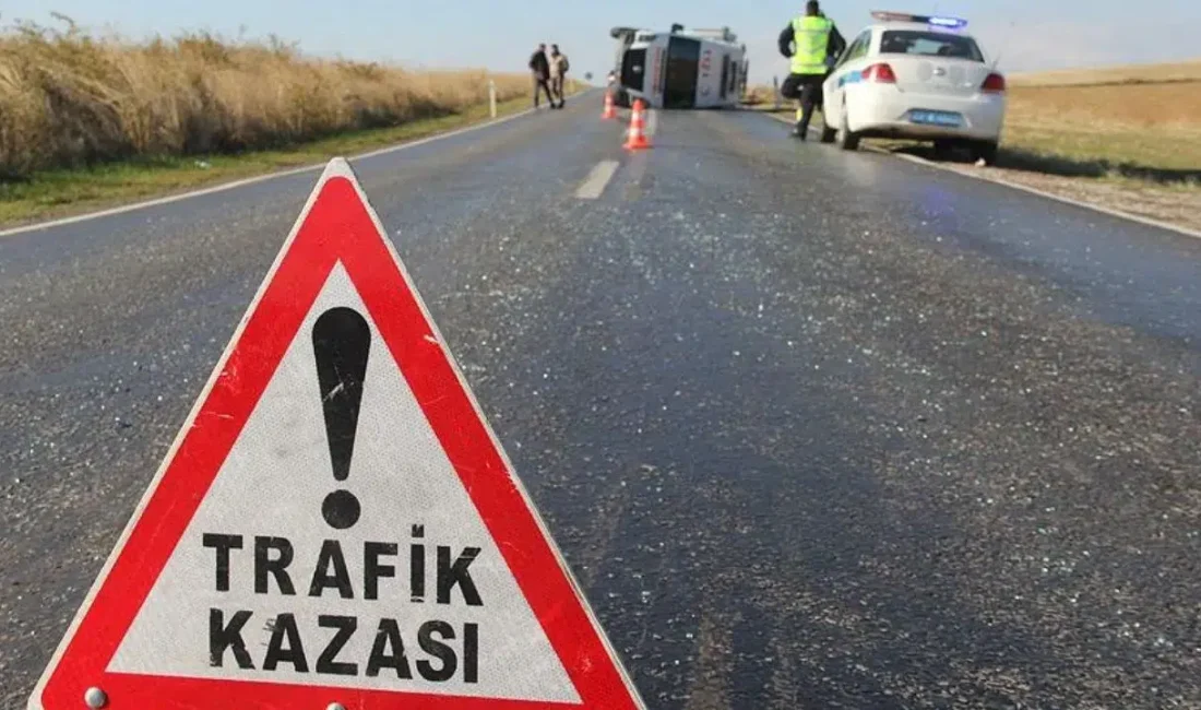 Aksaray’ın Sağlık beldesinde kontrolden çıkan bir otomobilin drenaj kanalına düşmesi