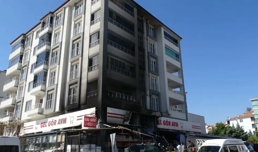 Malatya’da bir alışveriş merkezinde çıkan yangın büyük paniğe neden olurken,