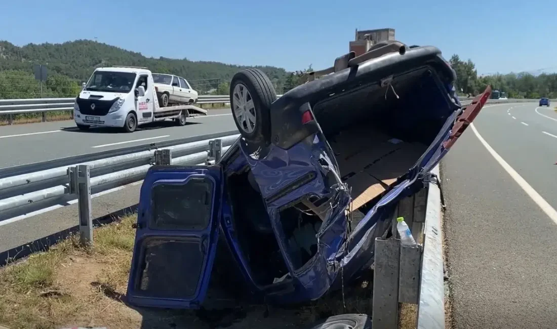 Kastamonu’nun Araç ilçesinde kontrolden çıkarak bariyerlere çarpan ve refüjde metrelerce