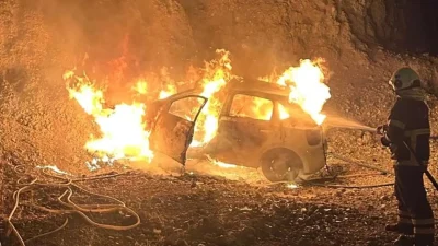 Siirt-Kurtalan kara yolunda seyir halindeyken bir anda alev alan otomobil,