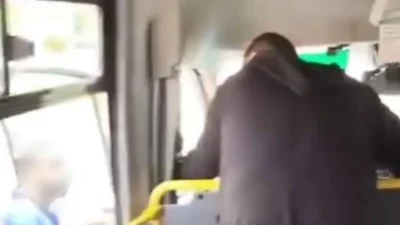 Bursa’nın Yıldırım ilçesinde, minibüs ücretini 5 TL eksik ödediği iddia