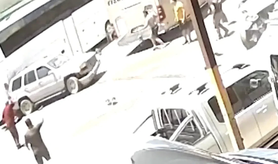 Antalya’da akılalmaz bir kaza meydana geldi. Seyir halindeyken gaz pedalı