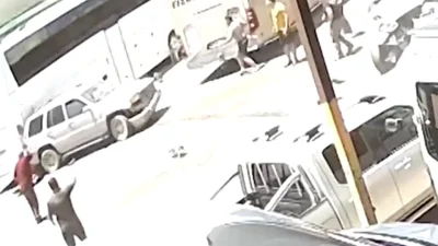 Antalya’da akılalmaz bir kaza meydana geldi. Seyir halindeyken gaz pedalı