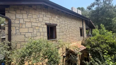 Çanakkale’nin Ayvacık ilçesinde bulunan bir villada aniden yükselen alevler büyük