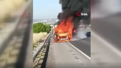Ankara’nın Sincan ilçesinde fabrika işçilerini taşıyan servis minibüsünde çıkan yangın
