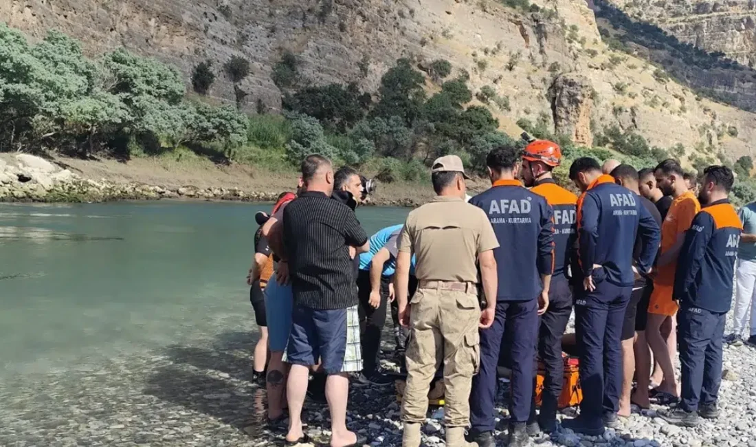 Şırnak’ın Güçlükonak ilçesinde sıcak havalardan bunalarak serinlemek amacıyla Dicle Nehri’ne