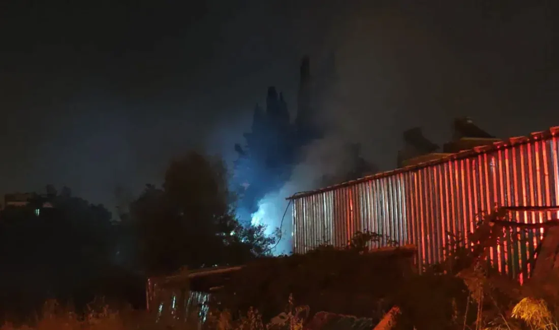 Antalya’nın Muratpaşa ilçesinde seramik parçaları satışı yapan bir iş yerinde