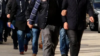 Adana’da narkotik polisinin zehir tacirlerine yönelik gerçekleştirdiği nefes kesen operasyonun