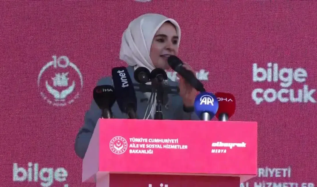 Aile ve Sosyal Hizmetler Bakanı Mahinur Özdemir Göktaş, aile yapısını