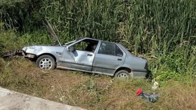 Edirne’de sürücüsünün direksiyon hakimiyetini kaybetmesi sonucu kontrolden çıkan otomobil metrelerce