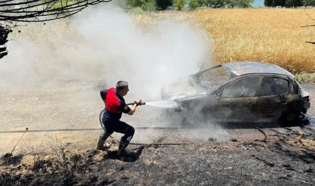 Elazığ’da seyir halindeyken motor kısmından yükselen dumanların ardından adeta alev