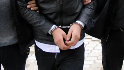 Antalya’nın Döşemealtı ilçesinde narkotik polisinin gerçekleştirdiği nefes kesen operasyonda, piyasaya