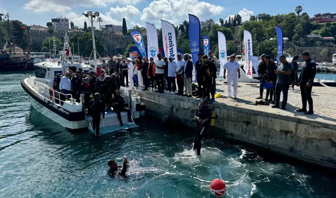 Antalya’da Dünya Çevre Günü kapsamında gerçekleştirilen özel su altı temizliği,