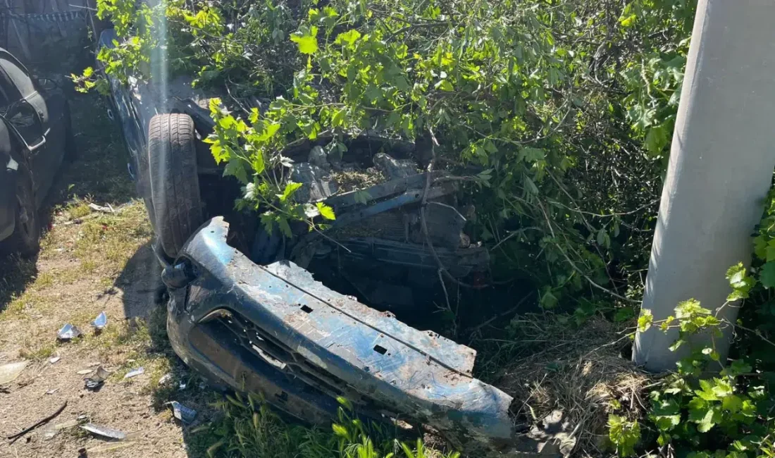 Afyonkarahisar’ın Bolvadin ilçesinde kontrolden çıkan bir otomobil, adeta havada uçarak
