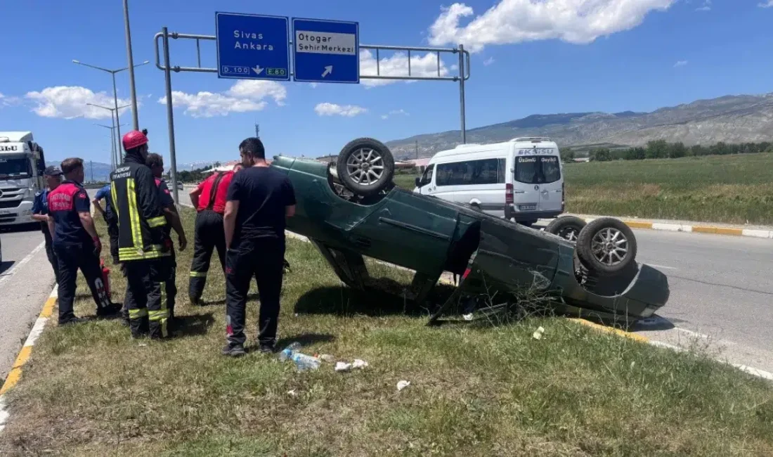 Erzincan’da otogar mevkiinde kontrolden çıkan bir otomobilin takla atması sonucu