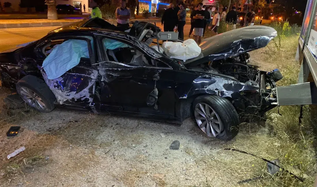 Muğla’nın Bodrum ilçesinde kontrolden çıkan bir otomobilin refüje çarparak takla