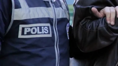 Düzce’de emniyet güçlerinin gerçekleştirdiği titiz takip sonucunda, hakkında “kasten öldürme”