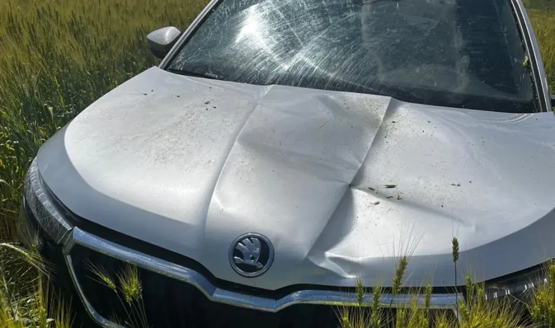 Yozgat’ın Yerköy ilçesinde kontrolden çıkan bir otomobil metrelerce savrularak yol
