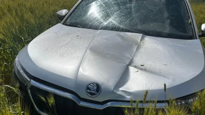Yozgat’ın Yerköy ilçesinde kontrolden çıkan bir otomobil metrelerce savrularak yol