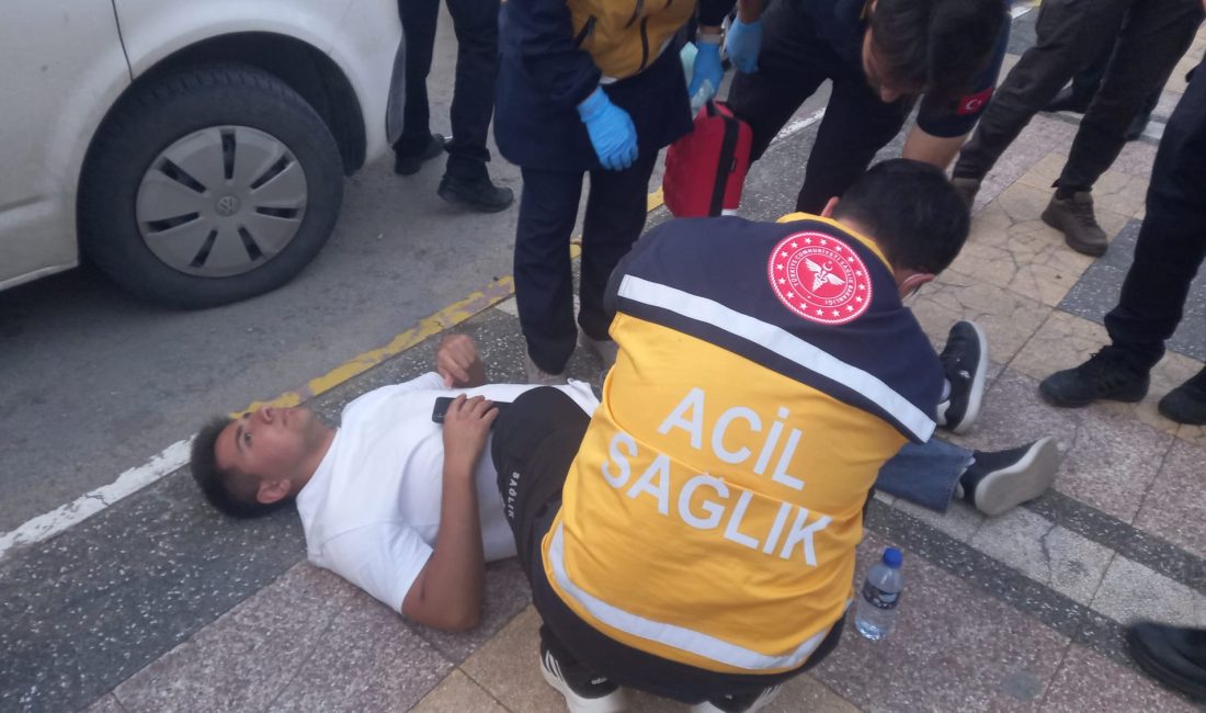 Aksaray’da akıllara durgunluk veren bir sokak saldırısı gerçekleşti. Kaldırımda arkadaşıyla