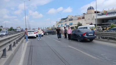 Antalya’nın Manavgat ilçesinde köprülü kavşak girişinde meydana gelen ve adeta