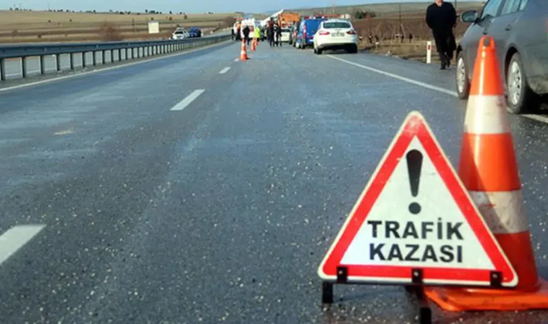 İstanbul Sultangazi’de TEM Otoyolu üzerinde seyir halinde olan bir midibüsün