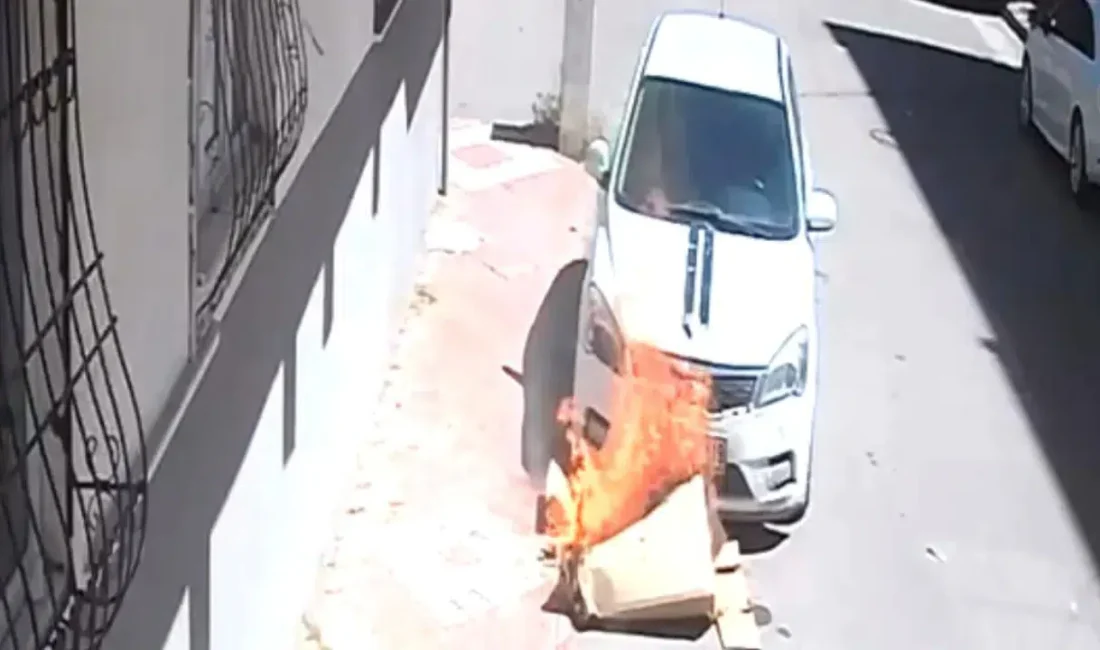 Batman’da sokak arasında oyun oynayan çocukların yaktığı küçük bir karton