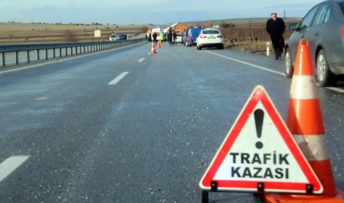 Antalya’nın Kaş ilçesinde iki otomobilin çarpışması sonucu meydana gelen feci