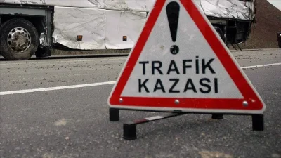 Kayseri’nin Pınarbaşı ilçesinde meydana gelen ve üç aracın birbirine girdiği