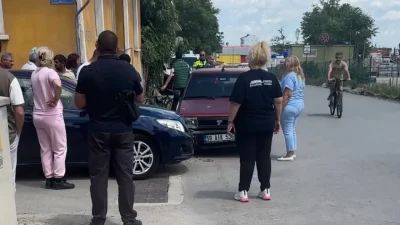 Edirne’de iki otomobilin çarpışmasıyla sonuçlanan trafik kazasının ardından olay yerinde