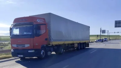 Çorum’un Alaca ilçesinde tır ile otomobilin çarpışması sonucu meydana gelen