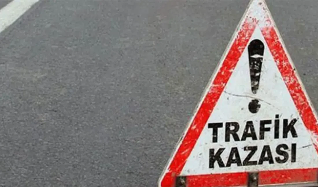 Afyonkarahisar’da meydana gelen feci trafik kazasında, bir kamyonet park halindeki