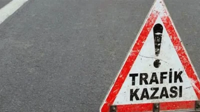Afyonkarahisar’da meydana gelen feci trafik kazasında, bir kamyonet park halindeki
