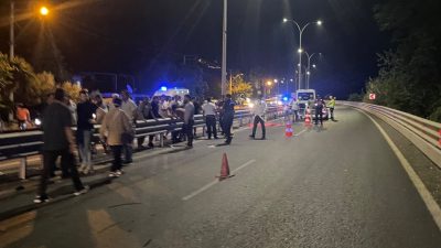 Mersin’in Anamur ilçesinde ailesiyle birlikte yolun karşısına geçmek isteyen 59