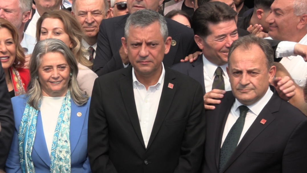 Türkiye pazar günü kritik bir yerel ara seçim için sandık