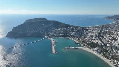 Antalya’nın dünyaca ünlü Alanya Kalesi açıklarında denizde sürüklenen sıra dışı
