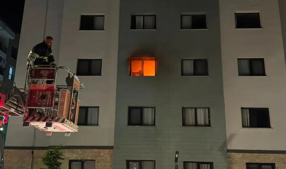 Adıyaman’da 6 katlı bir apartmanın üçüncü katında çıkan yangın, mahalle