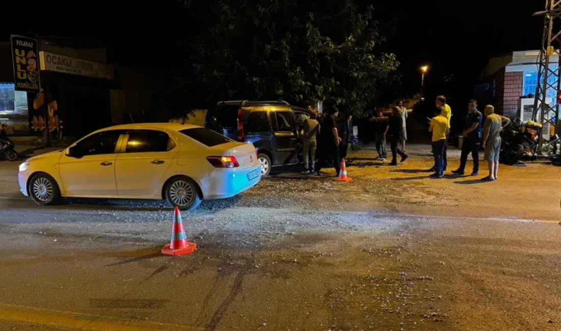 Hatay’ın Dörtyol ilçesinde meydana gelen feci kazada hafif ticari araç