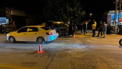 Hatay’ın Dörtyol ilçesinde meydana gelen feci kazada hafif ticari araç